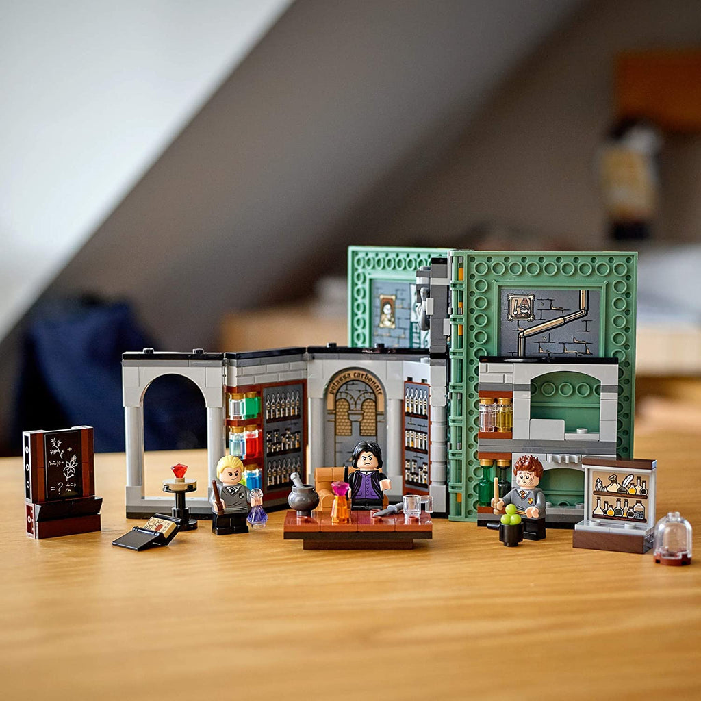 270 Pieces Brick-Built Playset Q674854