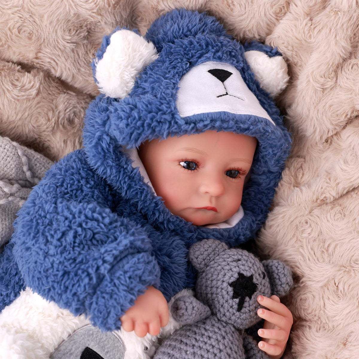 17 Inch Lifelike Reborn Baby Dolls Boy with Play Accessories V29551
